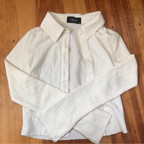 Cider white textured button down, like new, cropped, xs. - Picture 2 of 8